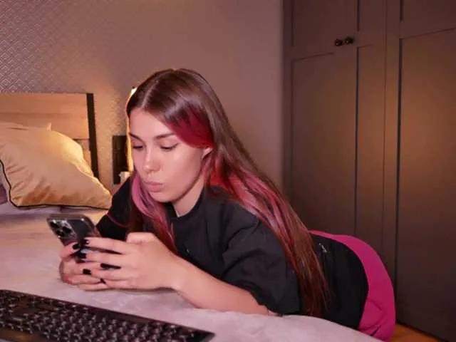 arielwavee1 — Hungry looks, confidence, and dirty tips turn me on. Pay --- and I'll make you feel good.