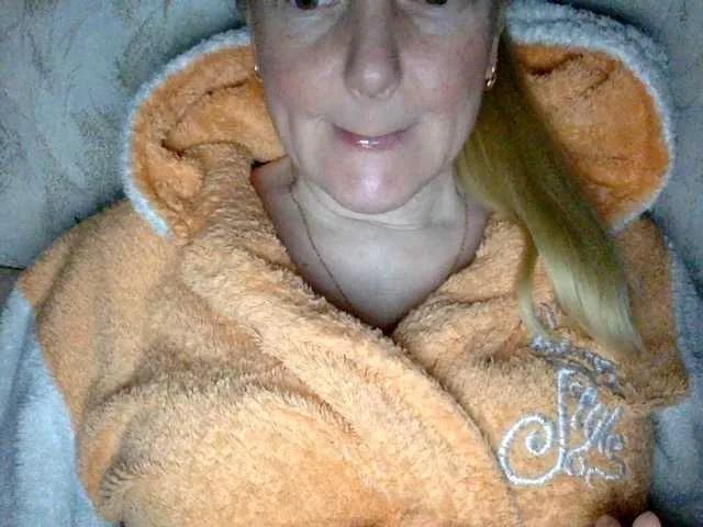 BlondyVio on BongaCams 
