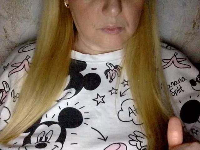 BlondyVio on BongaCams 
