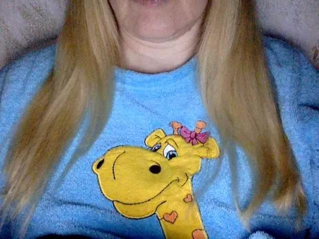 BlondyVio on BongaCams 