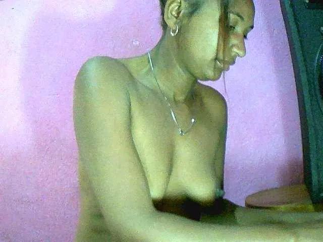 Chellah01 on BongaCams