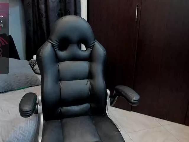 Danniamoore- on BongaCams 