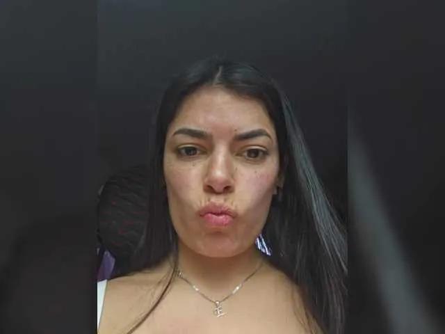 Estefanii-R on BongaCams 