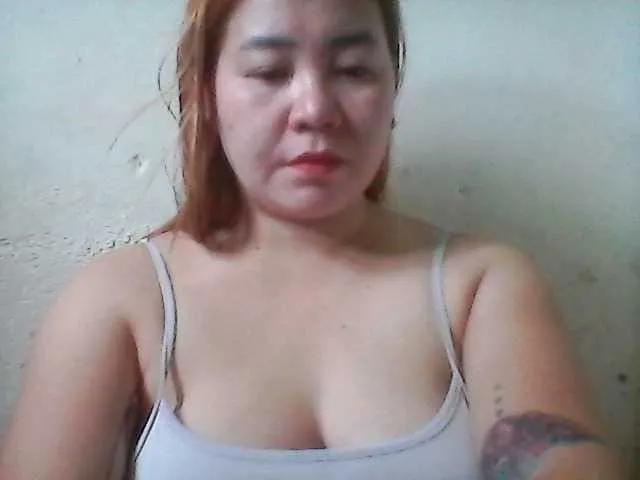 Hotboobies19 on BongaCams