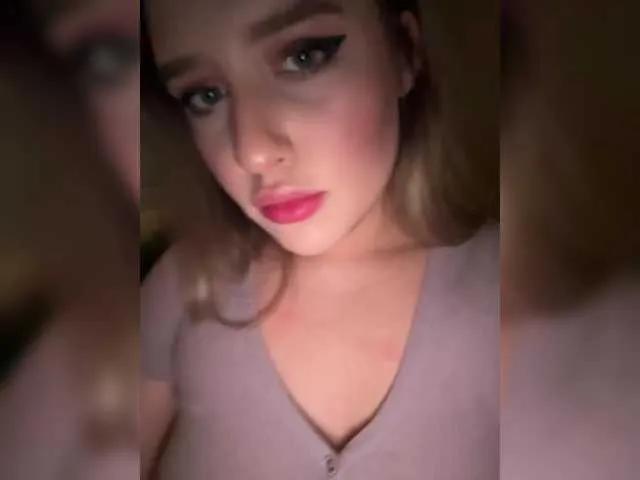 L0lly-D0lly — It turns me on when my viewer gets immense pleasure from watching my broadcasts, photos and videos.
