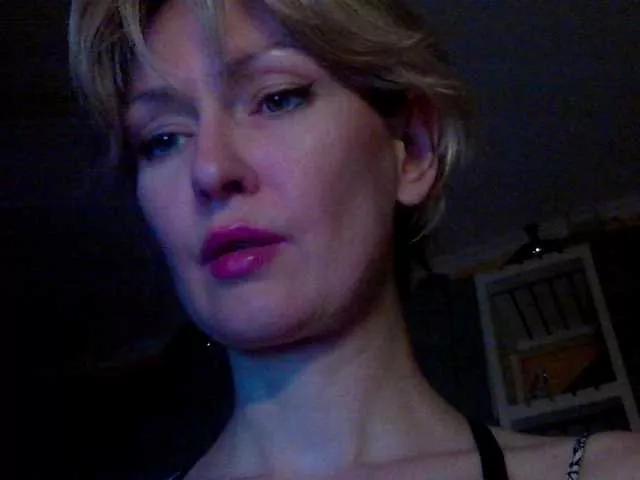 LaraEva
