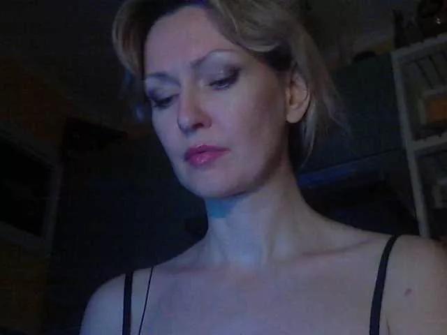 LaraEva