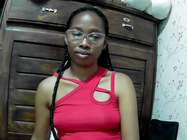 Larah00 on BongaCams