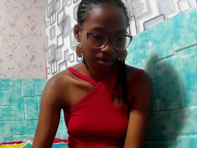Larah00 on BongaCams