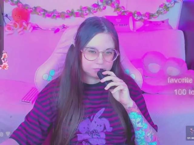 LittleKitsune on BongaCams 