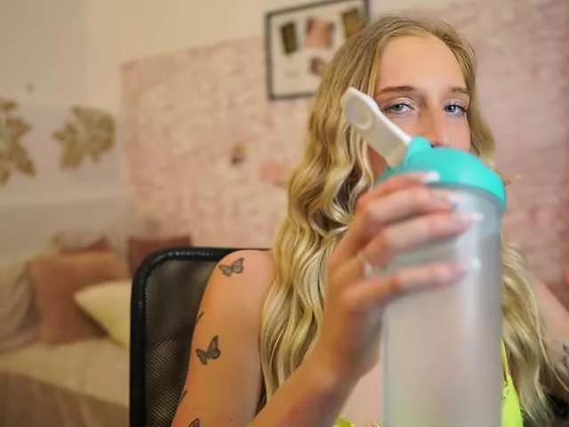 NicoletteShea01