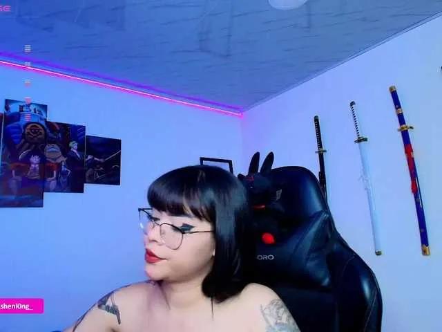 Nicorobin — I am a goddess, tattooed with pleasure and attitude, with curves that arouse fantasies. My body is art, thin but with a booty that does not go unnoticed. In each show, I transform into your obsession: playful, daring, intense..  Make me yours and...