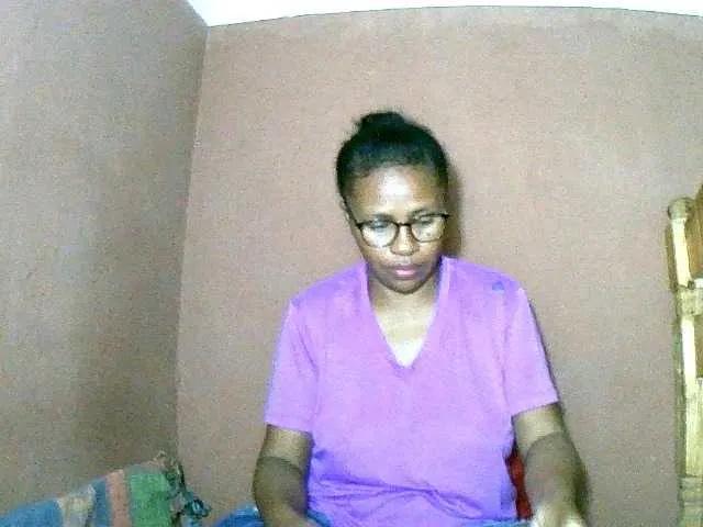 Nirinah2710 on BongaCams 