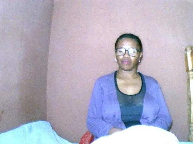 Nirinah2710 on BongaCams 