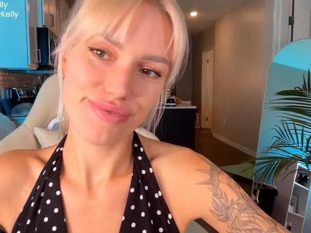 ohbabykelly — I like to be spoiled and taken care of.
...