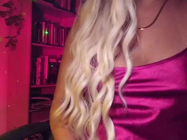 queensativa on BongaCams 