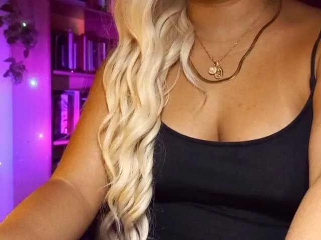 queensativa on BongaCams 