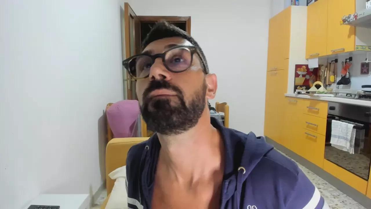 italysexyman on Cam4 
