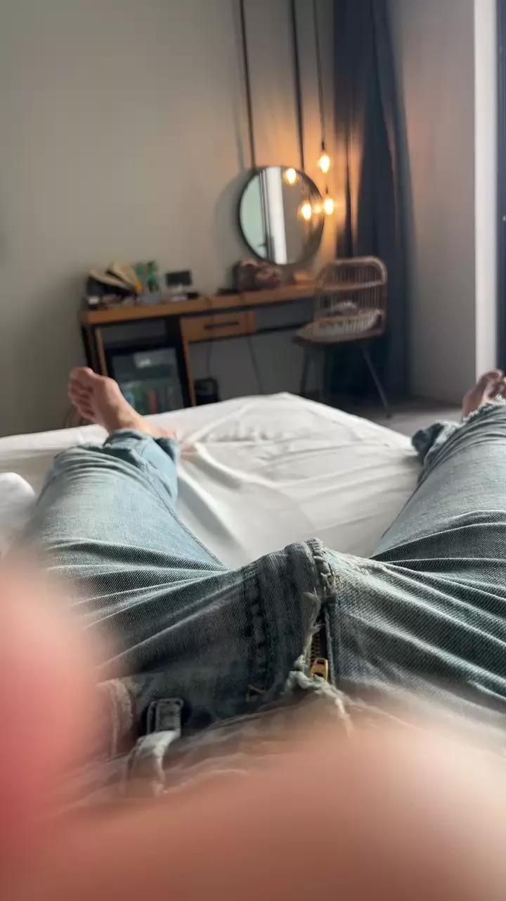 Jeansjunge96 on Cam4 