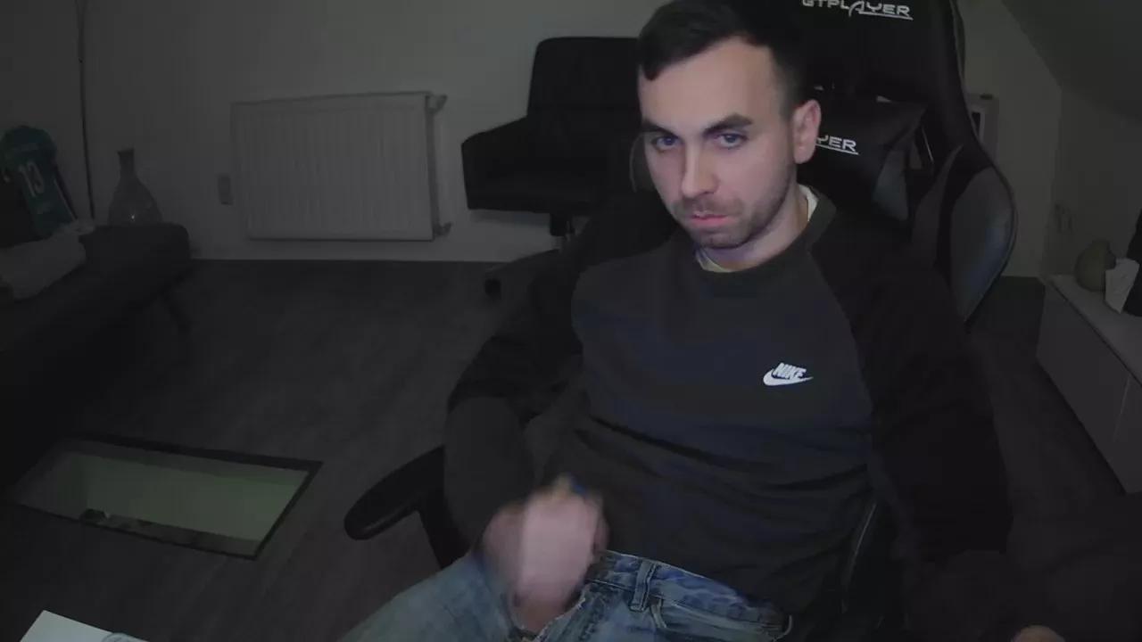 Jeansjunge96 on Cam4 
