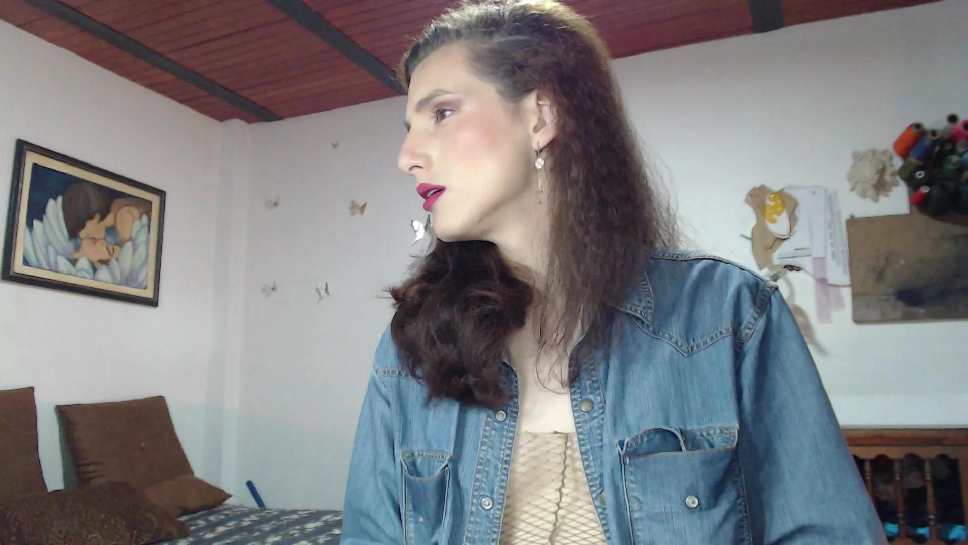 moira_hot