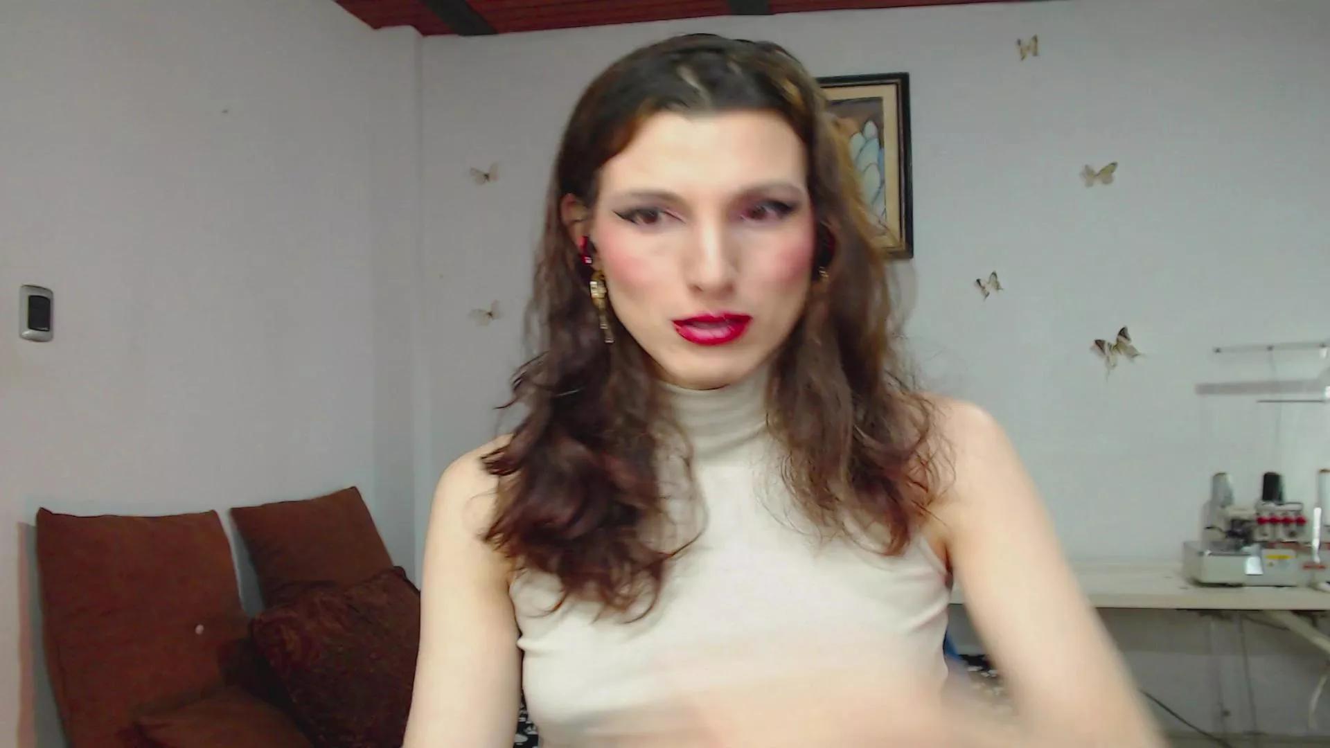 moira_hot