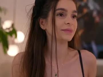 Freechat dovia on Chaturbate