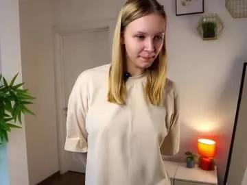 laurendarou — Hi hi I'm Ellie   GOAL:  Fingers trying to cover my perky nipples  | Help me reach 25 thumbs up  #new #18 #natural #shy #cute [59 tokens remaining]