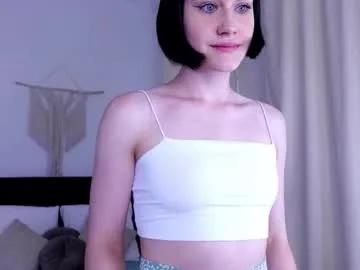 lilu_m00n — seductive eye contac + move hips [20 tokens left] #teen #brunette #bigass #shy #natural