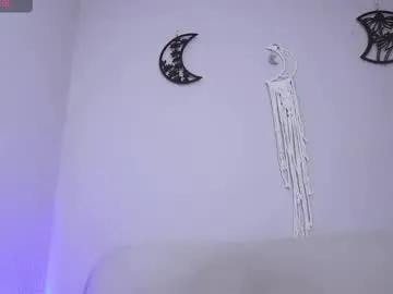 Freechat loveegirll on Chaturbate