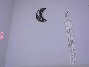 Freechat loveegirll on Chaturbate