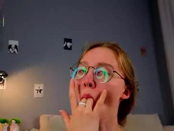 too_cute_blonde_girl