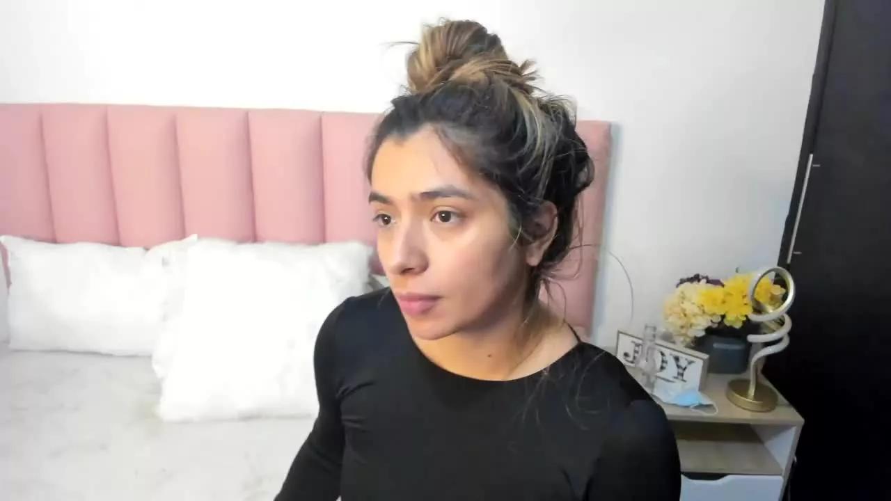 ElahRey on Streamray 