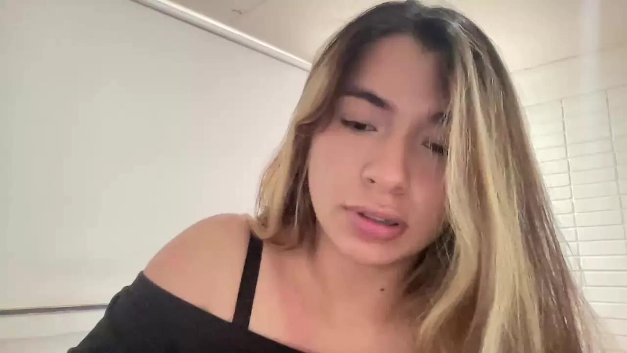 ElahRey on Streamray 