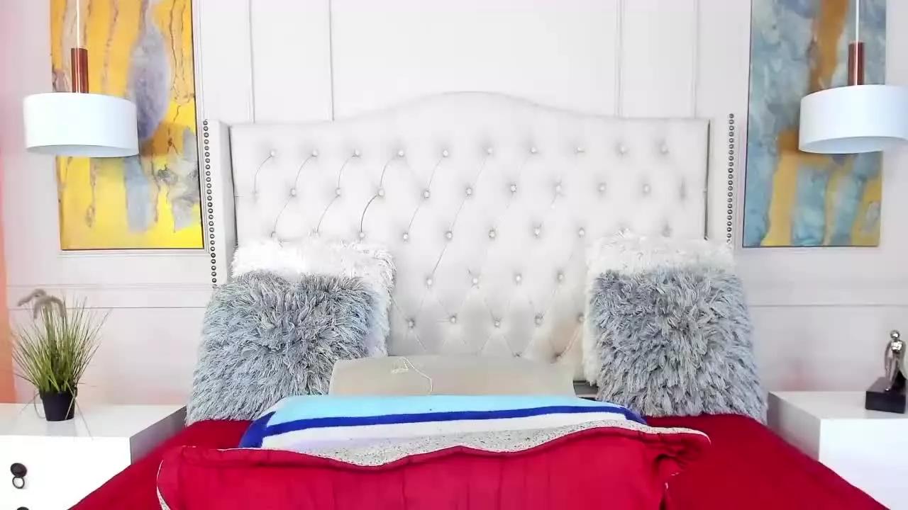 LUCIANAQUEENTS on Streamray 