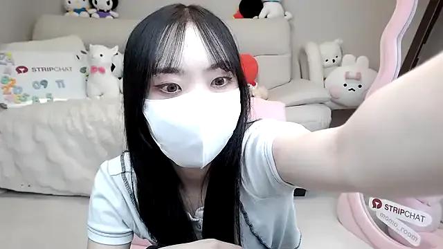 -momoo- on StripChat 
