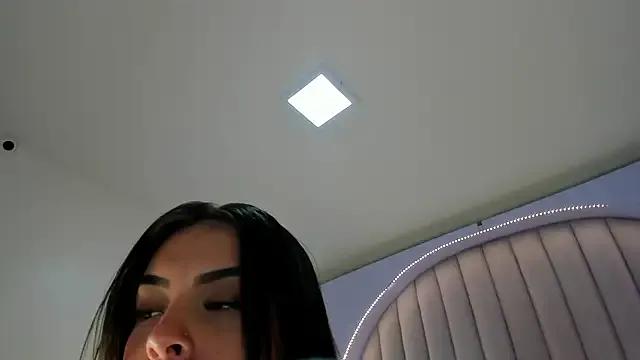 Annavic_ on StripChat