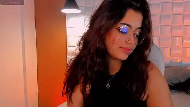 Ariana_Pierce on StripChat 