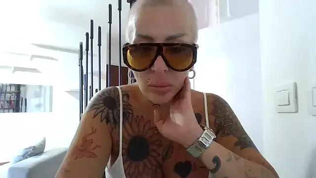 Freechat ASSERINAAA on StripChat