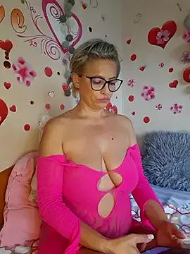 BellaBellaHot on StripChat 