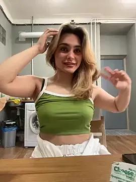 Chloe_Ravens — split without panties