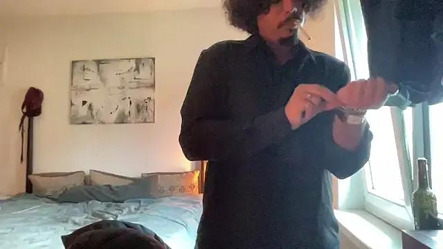 daddyvibes — SHOW MY DICK TO A STRANGER