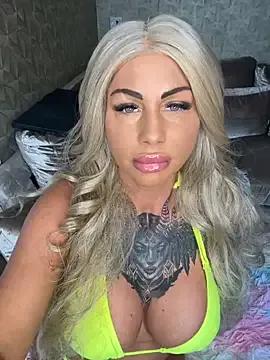 Dutchhbarbie — Roze Mercedes