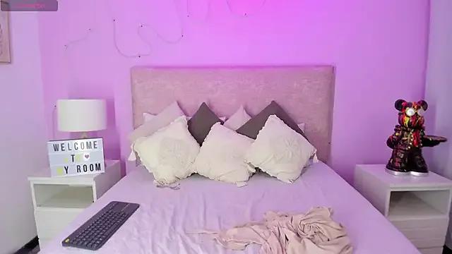 Private EmaRae1499 on StripChat