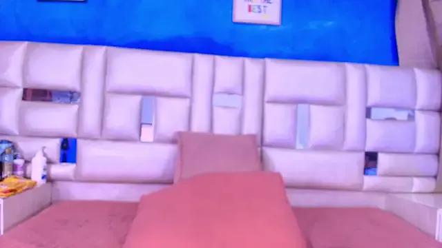 emmacurvy on StripChat 