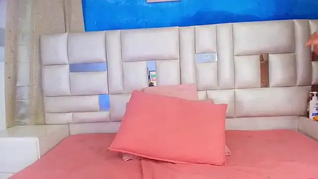 emmacurvy on StripChat 