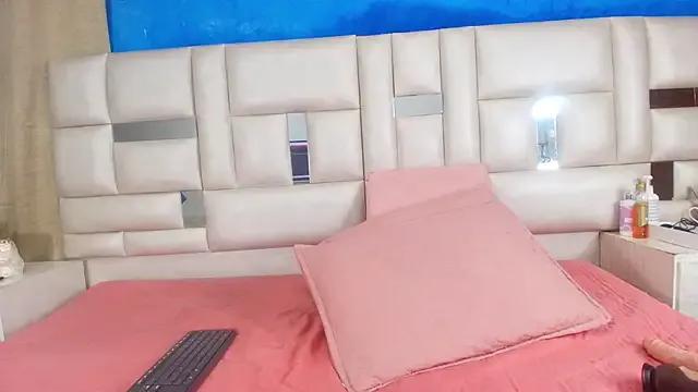 emmacurvy on StripChat 