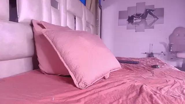 emmacurvy on StripChat 