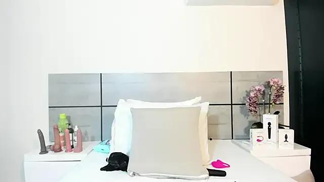 EmmaSmith2 on StripChat 