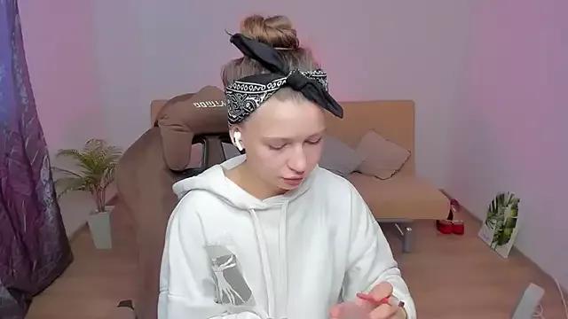 HelloRoxy on StripChat 